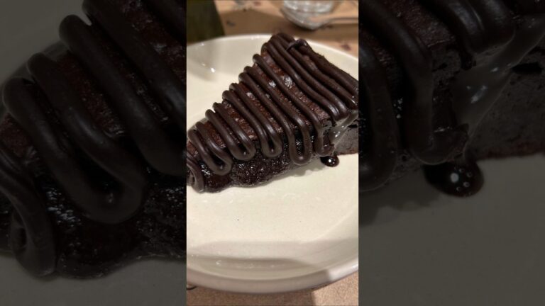 Farmers' Café Bandra #shorts #bruschetta #risotto #keto #flourlesschocolatecake #fish #chicken