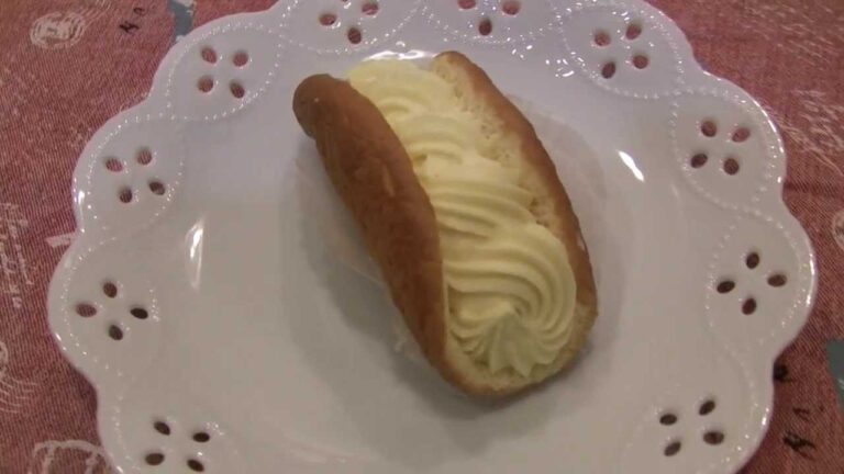 【スイーツ】ケーキ　ECHIRE（エシレ）のオムレット・ブール（阪急うめだ本店限定販売時間限定商品）