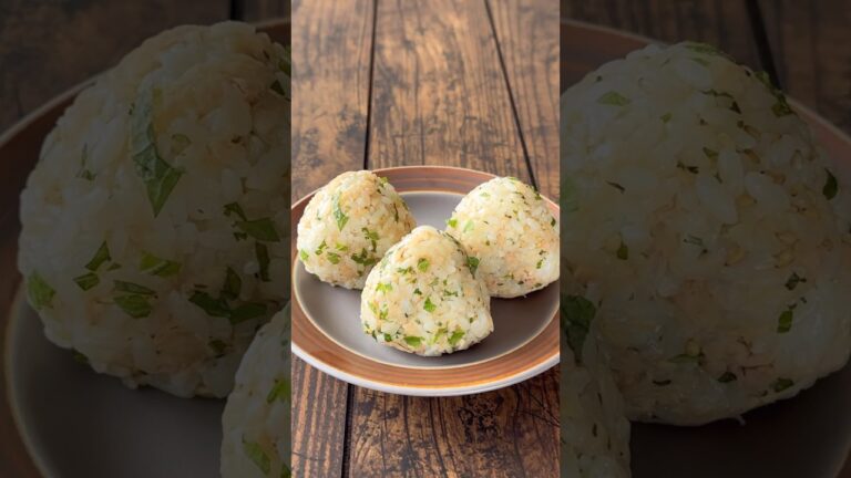 【Instagram170万再生突破】ツナと刻み大葉の混ぜおにぎり🍙