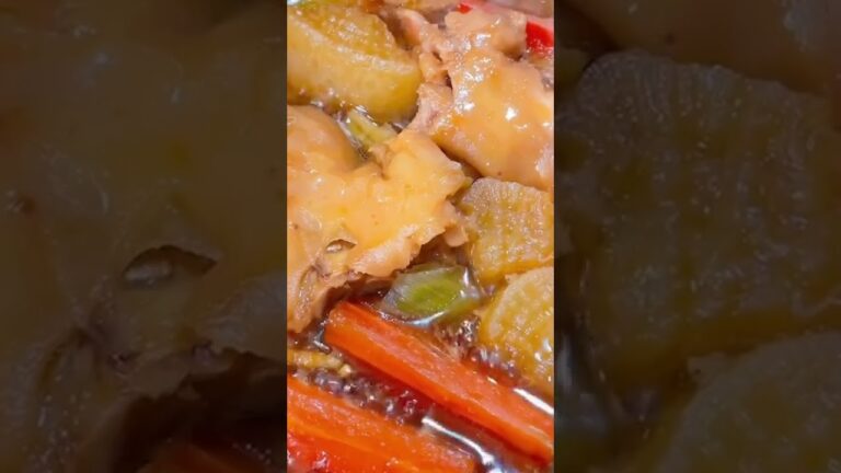 豚足と三浦大根の煮込み