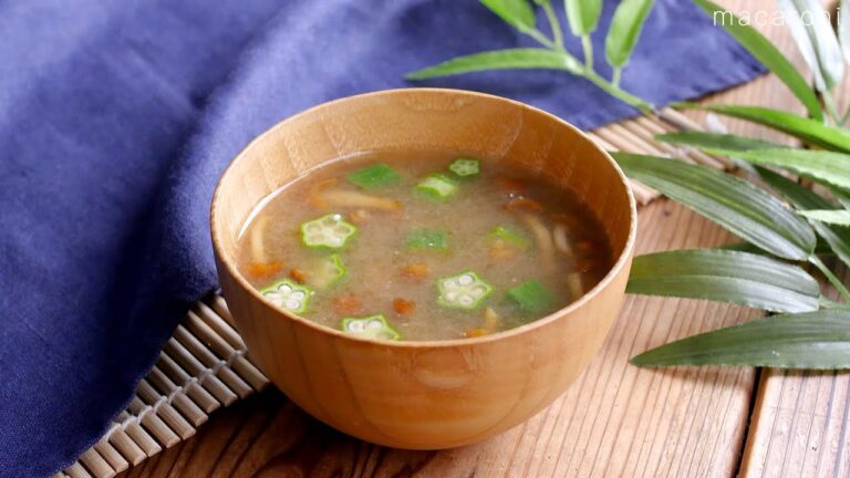 【なめことオクラの味噌汁】とろみがあって食べやすい！朝食にもピッタリ♪