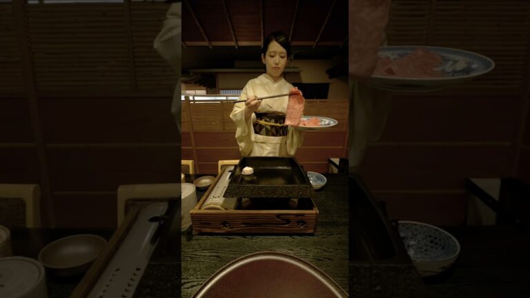 冬の鍋といったらやっぱり「すき焼き」。平川のすき焼きは関西風の「すき焼」×関東風「牛鍋」の融合♬ #すきやき #鍋 #すき焼き