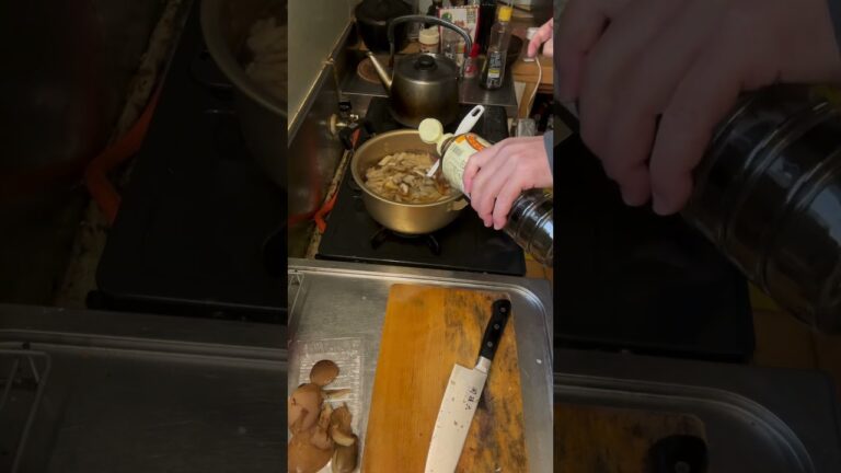 晩秋の朝は天然のキノコ汁からスタート　#キノコ #きのこ汁