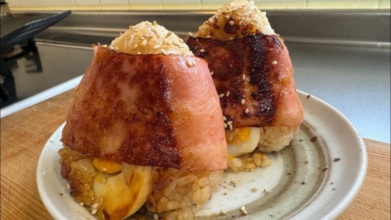 ベーコン巻きエッグおにぎりの作り方を、自慢げに紹介する安月給男