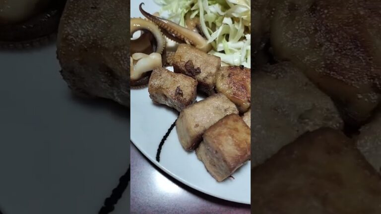 #晩ご飯 （ #サイコロステーキ #イカ下足の煮物 #キャベツの千切り #きゅうりの浅漬け #ゴールドキウイ ） 2025/07/28