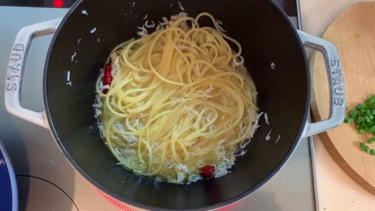 ストウブ　ワンポットパスタ　キャベツとじゃこのパスタ