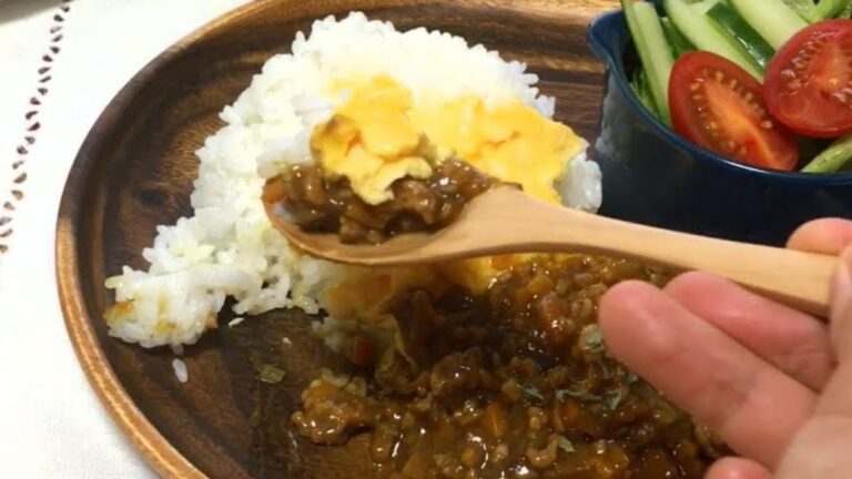 ワンプレートでキーマカレー｜Keema curry　ふわふわのスクランブルエッグを添えたらもっと華やかに！
