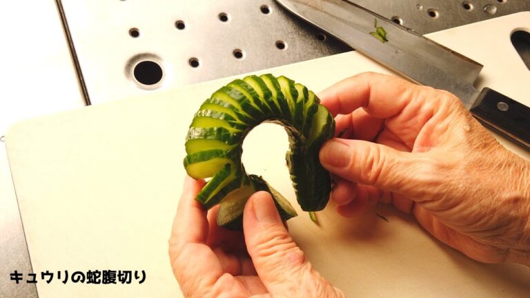 蛇腹きゅうりの作り方／料理初心者向け／ばあちゃんの料理教室【30秒でできる】