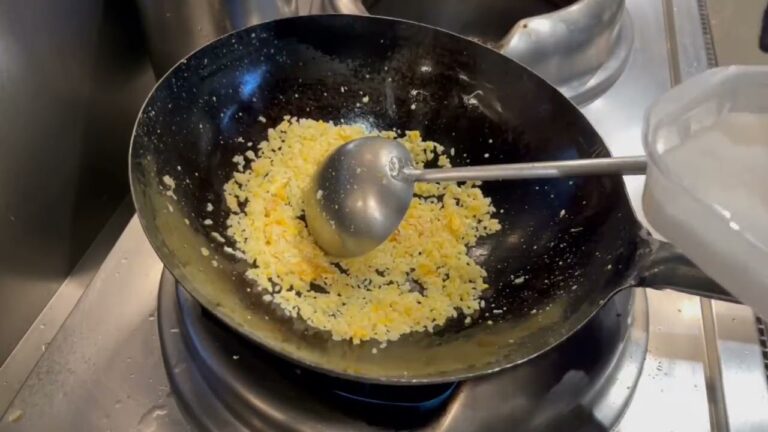 目玉焼きから王道チャーハン