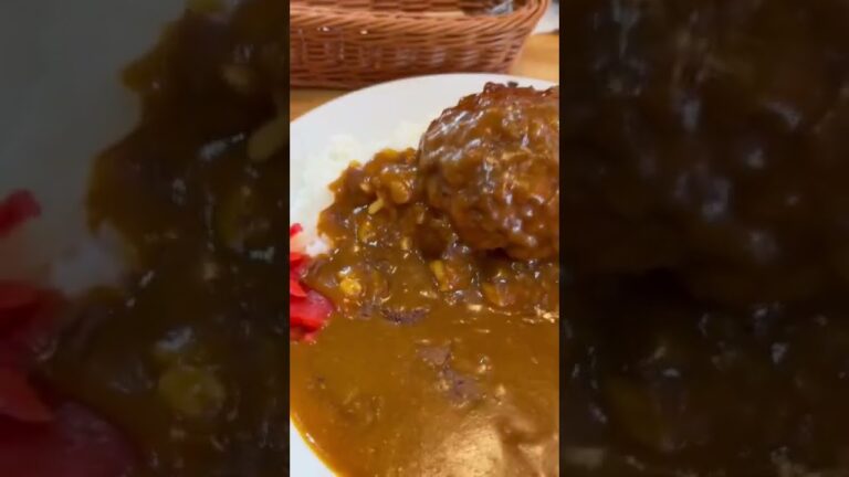 ハンバーグカレーライス　喫茶店ピノキオ