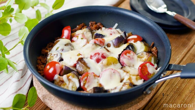 【なすとひき肉のミートグラタン風】フライパンひとつで完結！とろ〜りチーズがたまらない♪ジューシーななすと甘めのミートソースが相性抜群｜macaroni（マカロニ）
