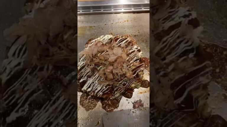 牛すじお好み焼き　　　　　　　　　#お好み焼き #マヨネーズ #かつおぶし #ソース#青のり #粉もん #美味しい #美食