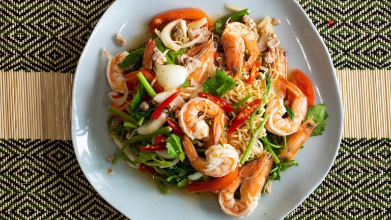 【タイ】代表的なインスタント麺 MAMAを使ったサラダ「ヤム・ママー・クン」の作り方 / ยํามาม่าใส่กุ้ง