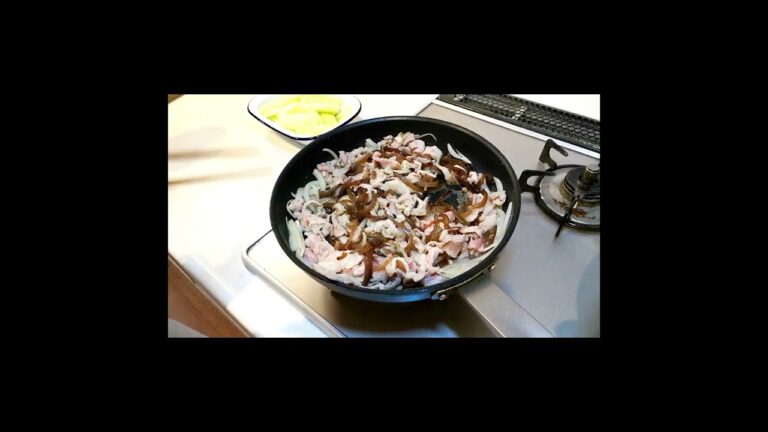 隼人瓜（はやとうり）は、独特の形状と鮮やかな色が特徴です。豚肉炒めと組み合わせることで、豚肉の旨みがしっかりと引き立ちます。隼人瓜が持つ独特の食感と味わいが豚肉と調和し、食欲をそそります。