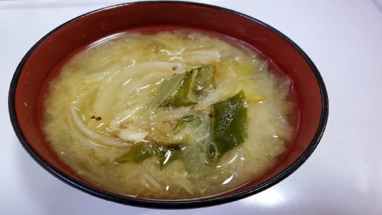 【超簡単】料理研究家リュウジ先生の至高の味噌汁作ってみたら、ウマ過ぎてご飯がいらなくなりました。
