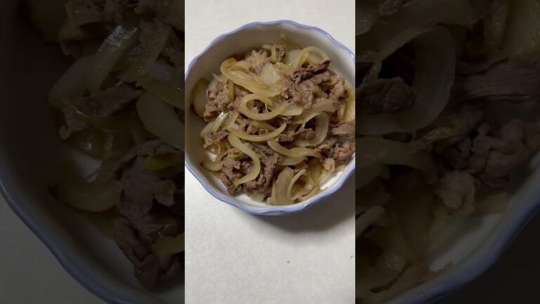お疲れさまです！牛肉と玉ねぎの砂糖と醤油味の炒め物、ご飯にのせて牛丼にして食べました♡