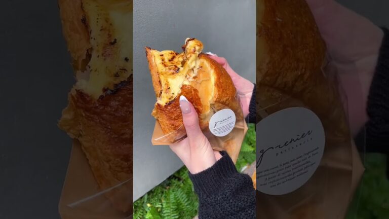 賞味期限15分の焼きたてブリュレミルフィーユ🥧中には手作りカスタードがぎっしり詰まってる！ #大阪グルメ