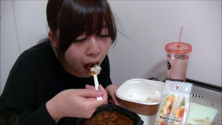 【セブンイレブン】THEセブンビーフカレー&コールスローサラダ&照焼チキンとたまご【美味しい】