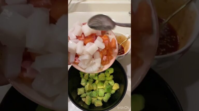 ［俺の料理］サーモン＆イカアボカドユッケ🥑お供には、サーモンとイカの刺身、タコ飯です🐙#タナ飯