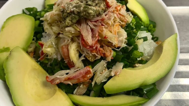 海鮮丼　カニ　カニミソ　アボガド　ネギ　酢飯　作ってみた