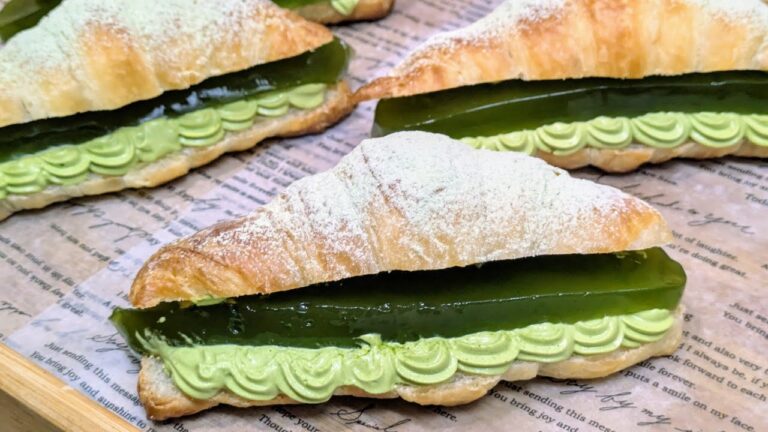 モチモチサクサク！抹茶クリーム＆わらび餅のクロワッサンを作ってみたよ！【パン作り】