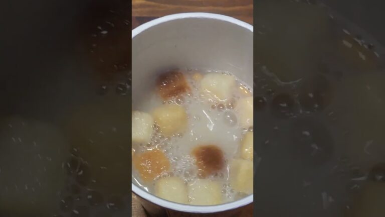 じっくりコトコトこんがりパンのクラムチャウダー味です。小腹がすいて ちょっと寒い時に特におすすめ😋