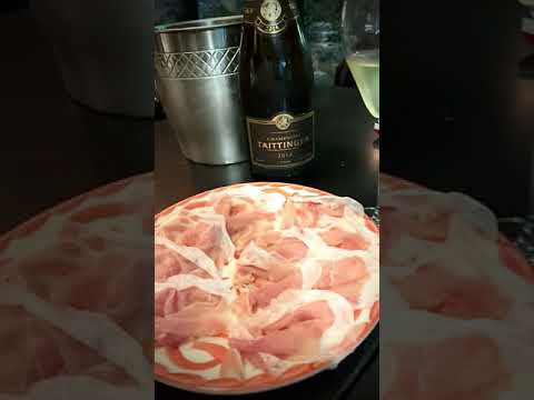 CHAMPAGNEにとても合う生ハムのお店❣️