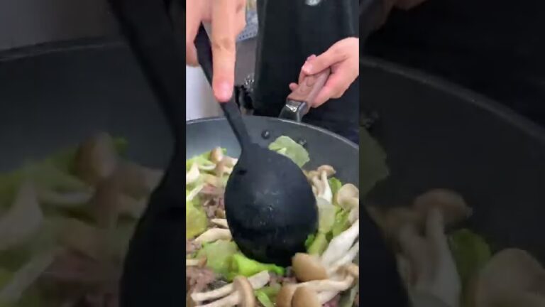 【簡単パパ飯】お手軽レシピ。レタスとひき肉のにんにくマヨ炒め#shorts