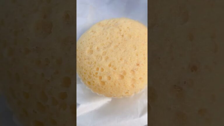 セブンイレブンで買いました。黄色いのはタマゴの蒸しパンで飲み物は午後の紅茶の新商品ですね。季節のご褒美。ラ・フランス。数量限定だそうです。 #shorts