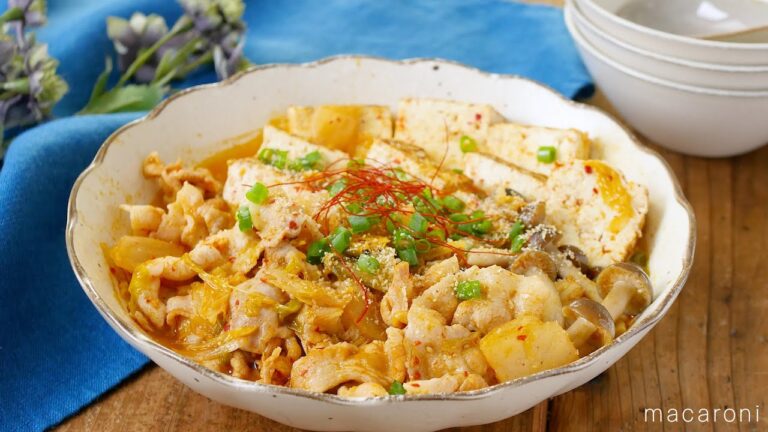 【豚キムチ肉豆腐】ピリ辛味でやみつき！味付けはめんつゆとみそだけ♪｜macaroni（マカロニ）