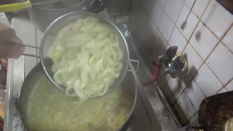【クリームシチューリメイク】味噌カルボナーラ風うどん☆