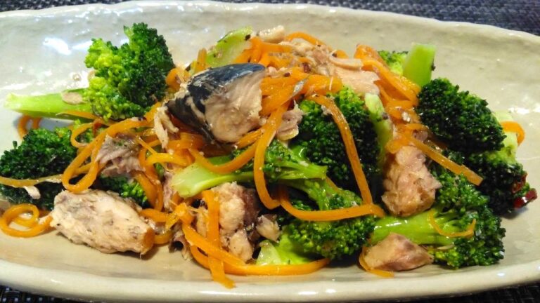 鯖缶とブロッコリーのペペロンチーノ風炒め。