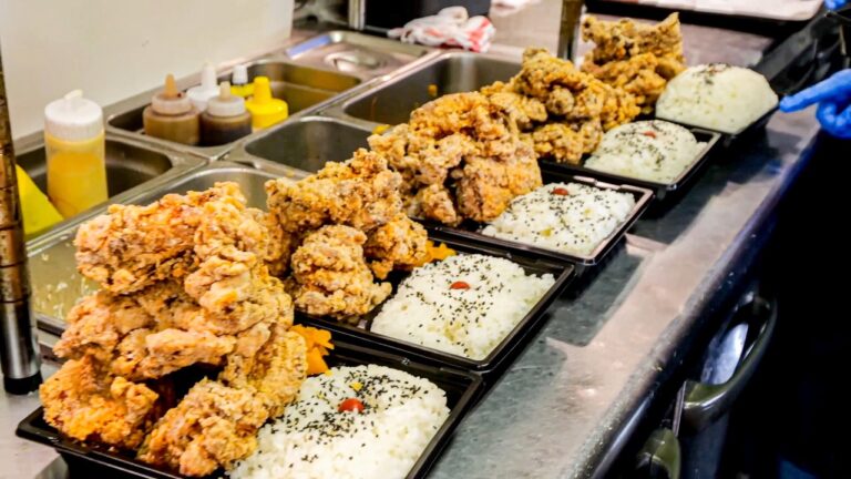 衝撃の爆盛り唐揚げ弁当が爆売れ！３００キロの鶏肉が１日で消える衝撃の弁当店