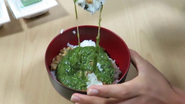 【めかぶ納豆丼】をつくってみた。めかぶと納豆をご飯にかけるだけの超簡単どんぶり。。