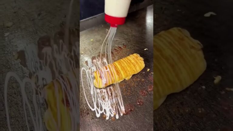 【神戸名物】牛すじとコンニャクを甘辛く煮込んだぼっかけ入りのオムそば #たもグルメ #japanesefood