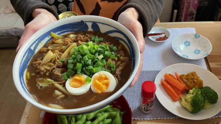 【カレーうどんの作り方】孤独料理研究家が作る、ジャワカレー辛口で簡単カレーうどん。