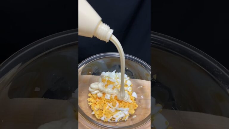 チーズの中にたまご入れてみた。🧀🥚