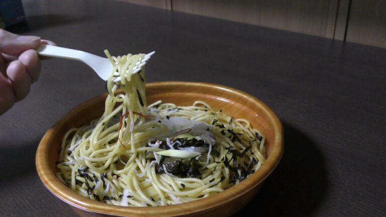 ファミリーマートの和パスタ しらすと高菜のパスタを食べてみた！