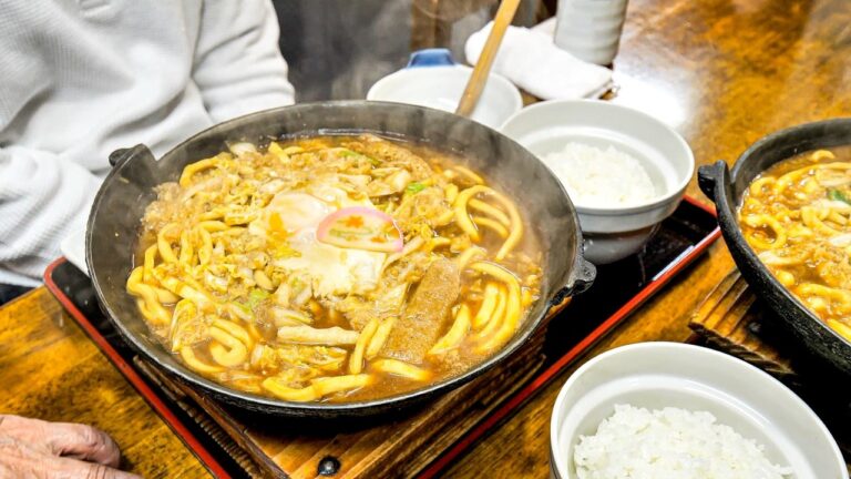 働く男たちが鬼殺到する名古屋デカ盛り味噌煮込みうどん店の昼営業がすごい丨愛知デカ盛り店３選