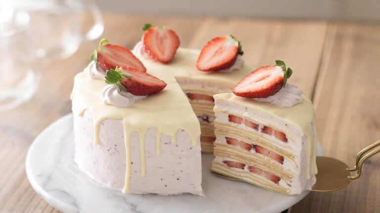 いちごのミルクレープの作り方 Strawberry Mille Crepe Cake｜HidaMari Cooking