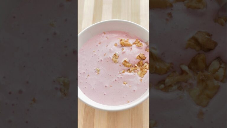 いちごスムージーボウル朝ごはん | High-Protein Strawberry Smoothie Bowl