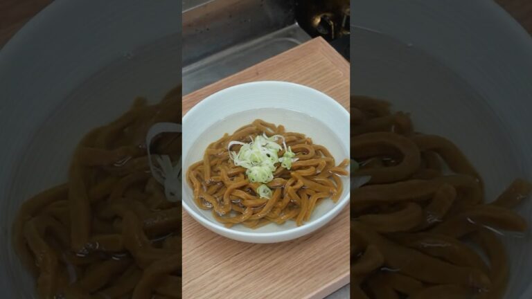 汁が跳ねても大丈夫なカレーうどん