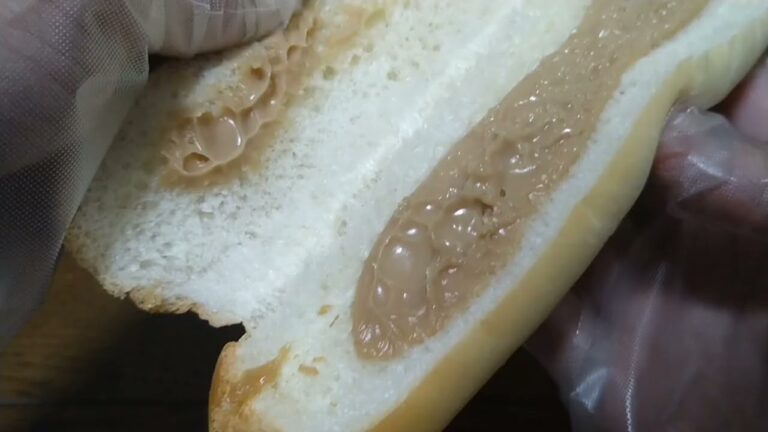 フジパン　ロングスティック　生キャラメル　ソフトフランスパン　生キャラメルクリームを使用しています。　270kcal(１個当たり）