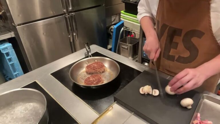 【料理 LIVE中継】ハンバーグ、赤ワインソース、ウフブイエ【ガチフレンチをカジュアルに】