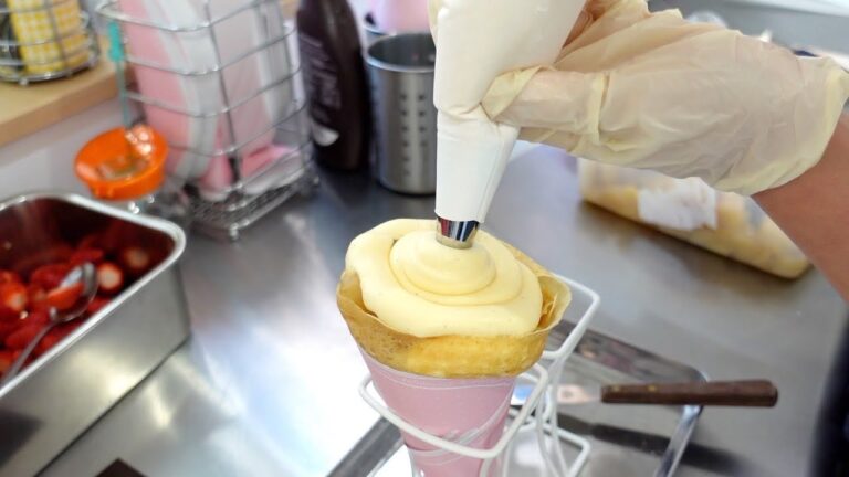 鮮度抜群の生クリームとカスタードを使った極上クレープ