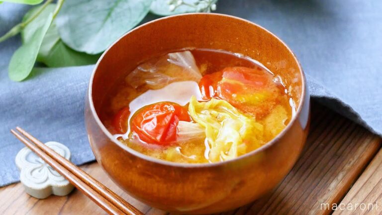 【レタスとミニトマトの味噌汁】トマトの酸味とレタスで簡単！さっと火が通る♪｜macaroni（マカロニ）