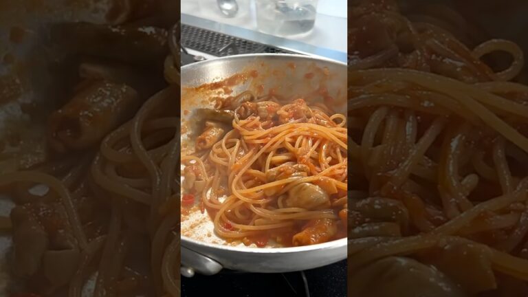 人生で一番感動する豚モツの【トマトパスタ】#shorts