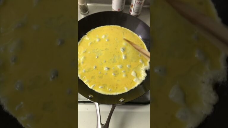 ふわスクランブルエッグ#鉄フライパン #asmr #cooking #料理 #一人暮らし男