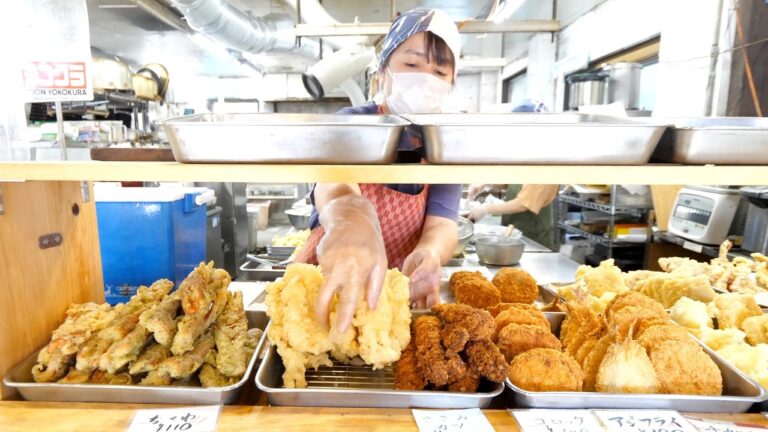 ８時開店→即満席 創業１２０年老舗うどん店の超絶天ぷらラッシュに客が殺到する