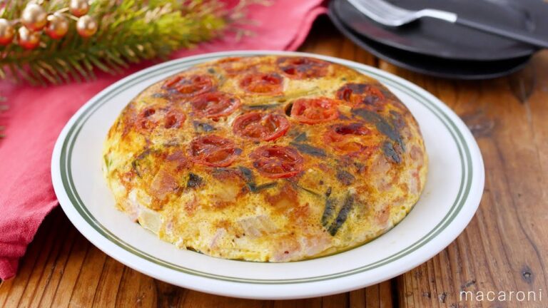 【 炊飯器キッシュ】オーブンがなくても作れる！ミニトマト、ほうれん草、玉ねぎ、じゃがいも、ベーコンと具沢山♪｜macaroni（マカロニ）